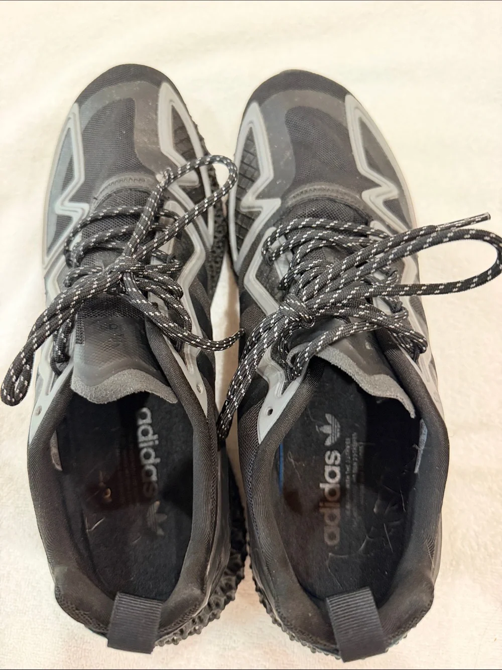 Men’s Adidas Black 3D-Print Sole Athletic Sneakers super comfortable!